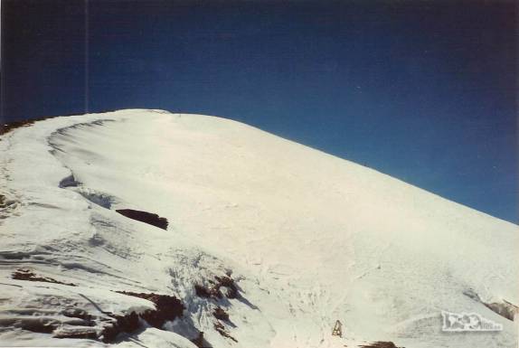 Naquela época, ainda existia muita neve e gelo no topo do monte Chacaltaya, perto de La Paz, na Bolívia (viagem de Julho de 1990)